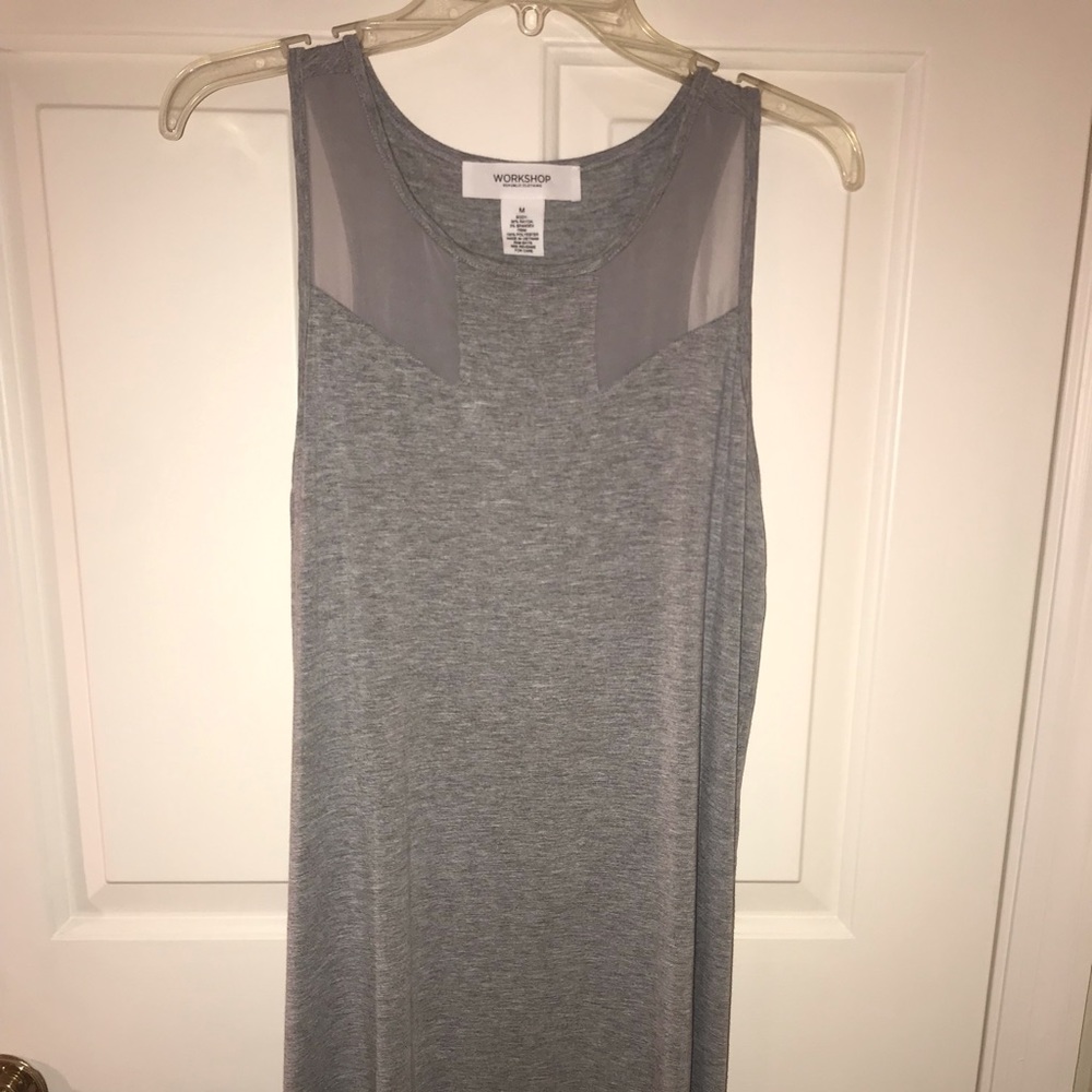 Sleeveless dress w/ lace accent